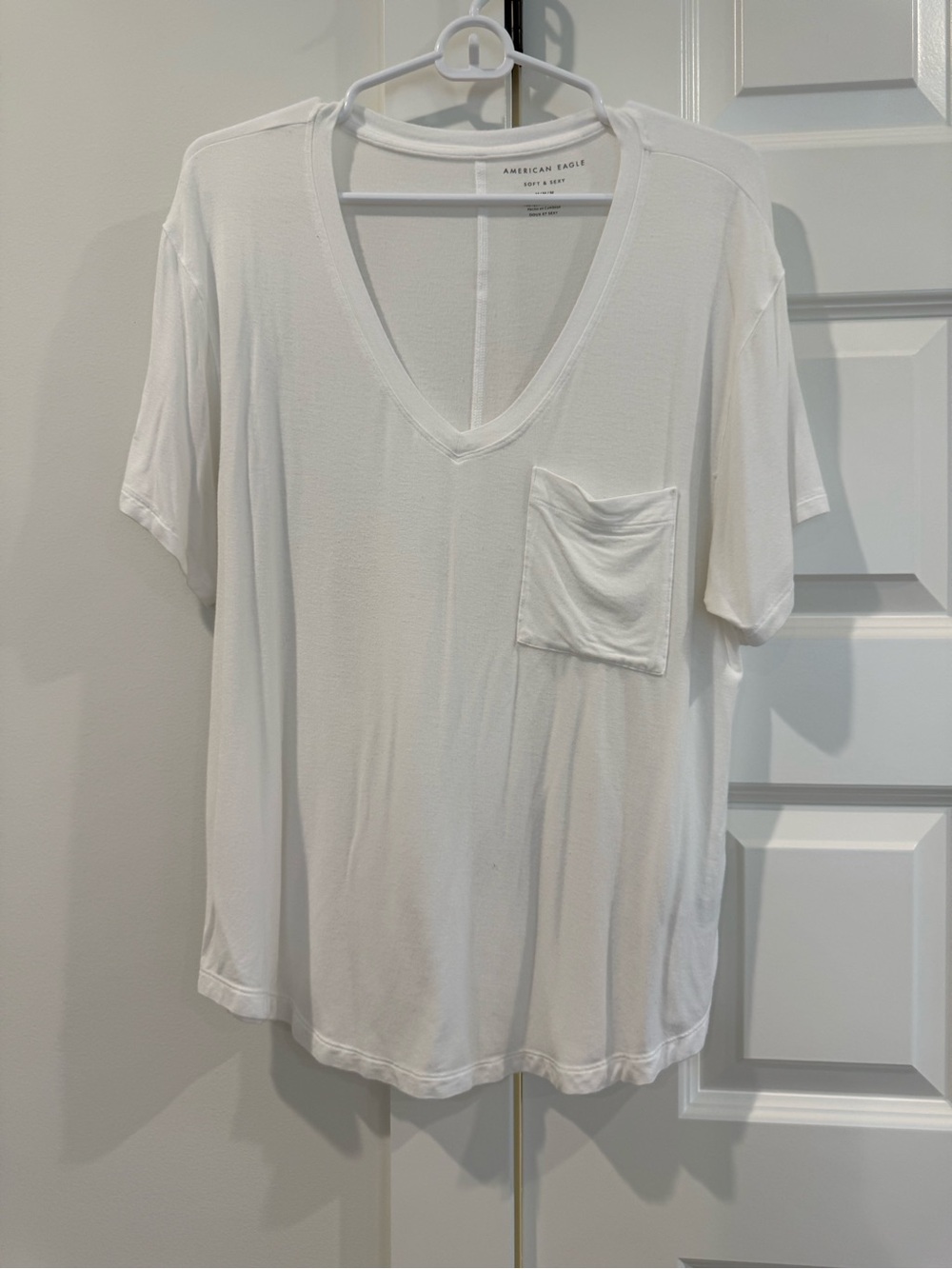 American Eagle Outfitters White V-Neck Pocket Tee - Relaxed Fit